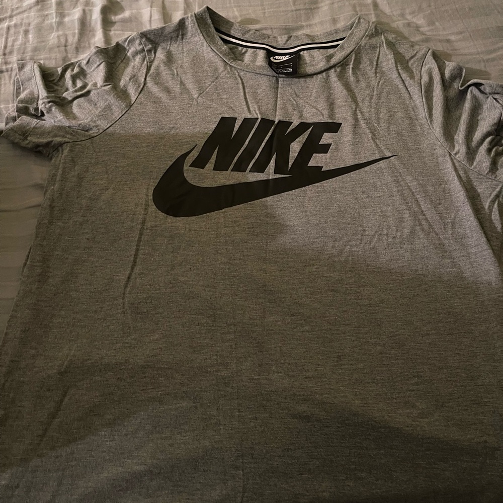 Nike Gray Short Sleeve Tees Athletic Comfort